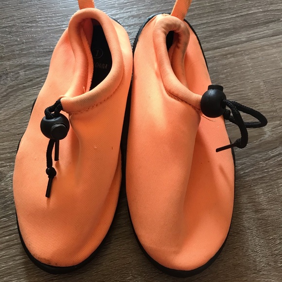 ***3 for $10*** Water shoes. used. Kids size 1 - Picture 3 of 4